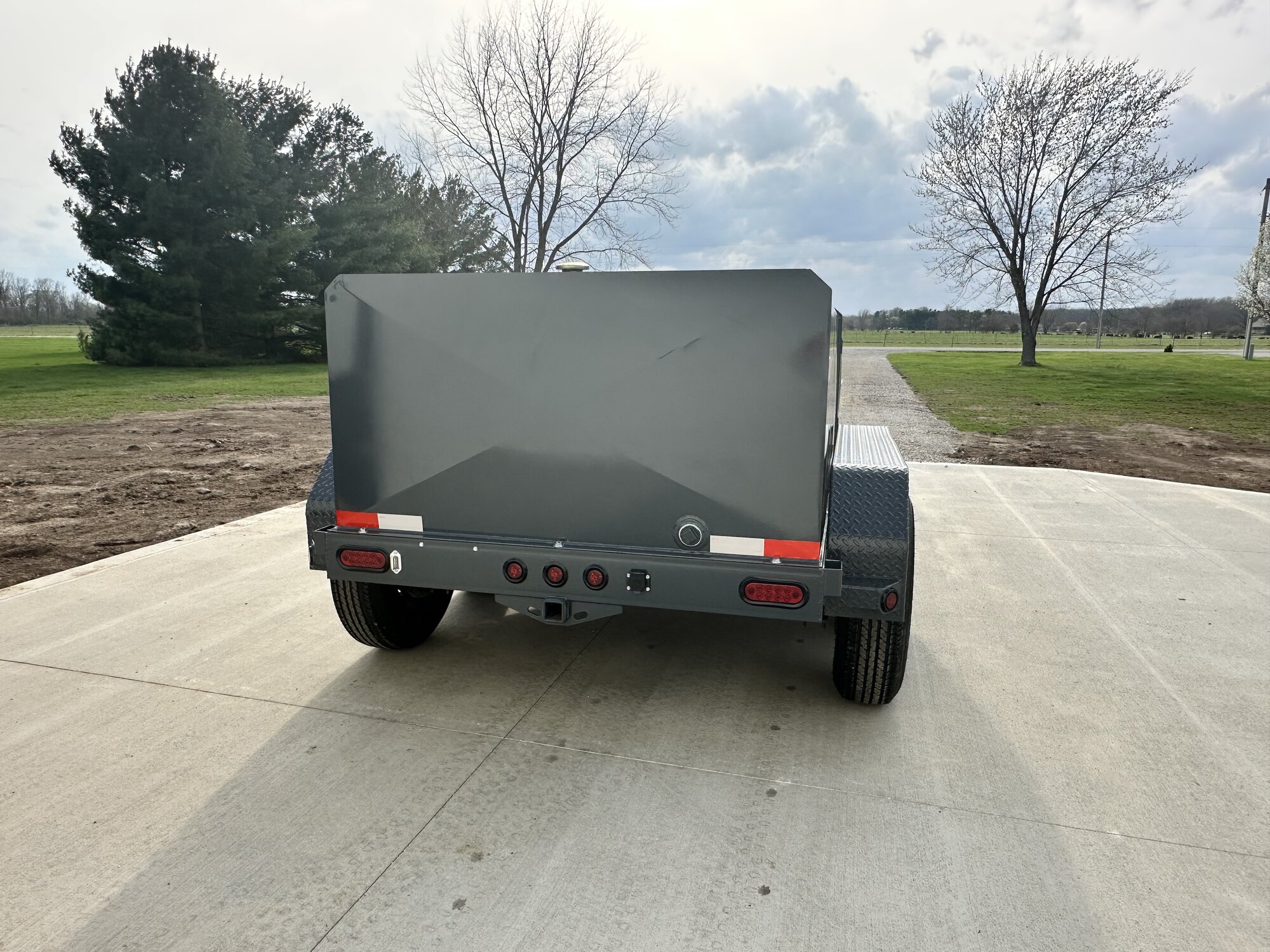 dnj 750gal fuel trailer rear quarter angle