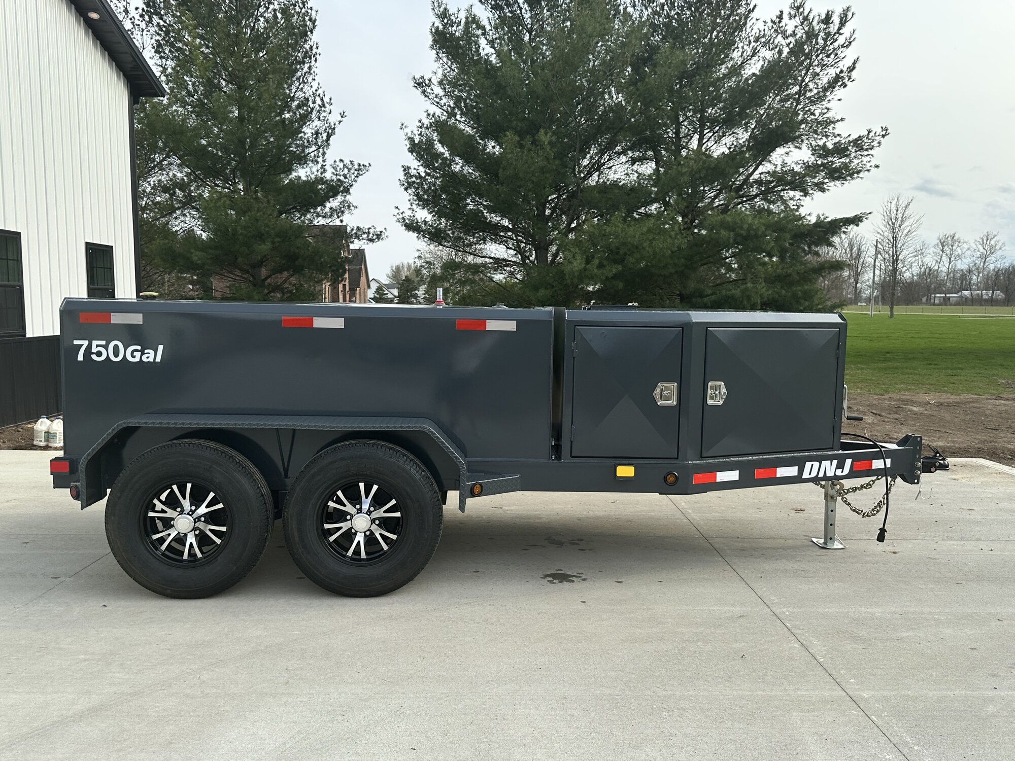 DNJ 750-gallon fuel trailer rear quarter view