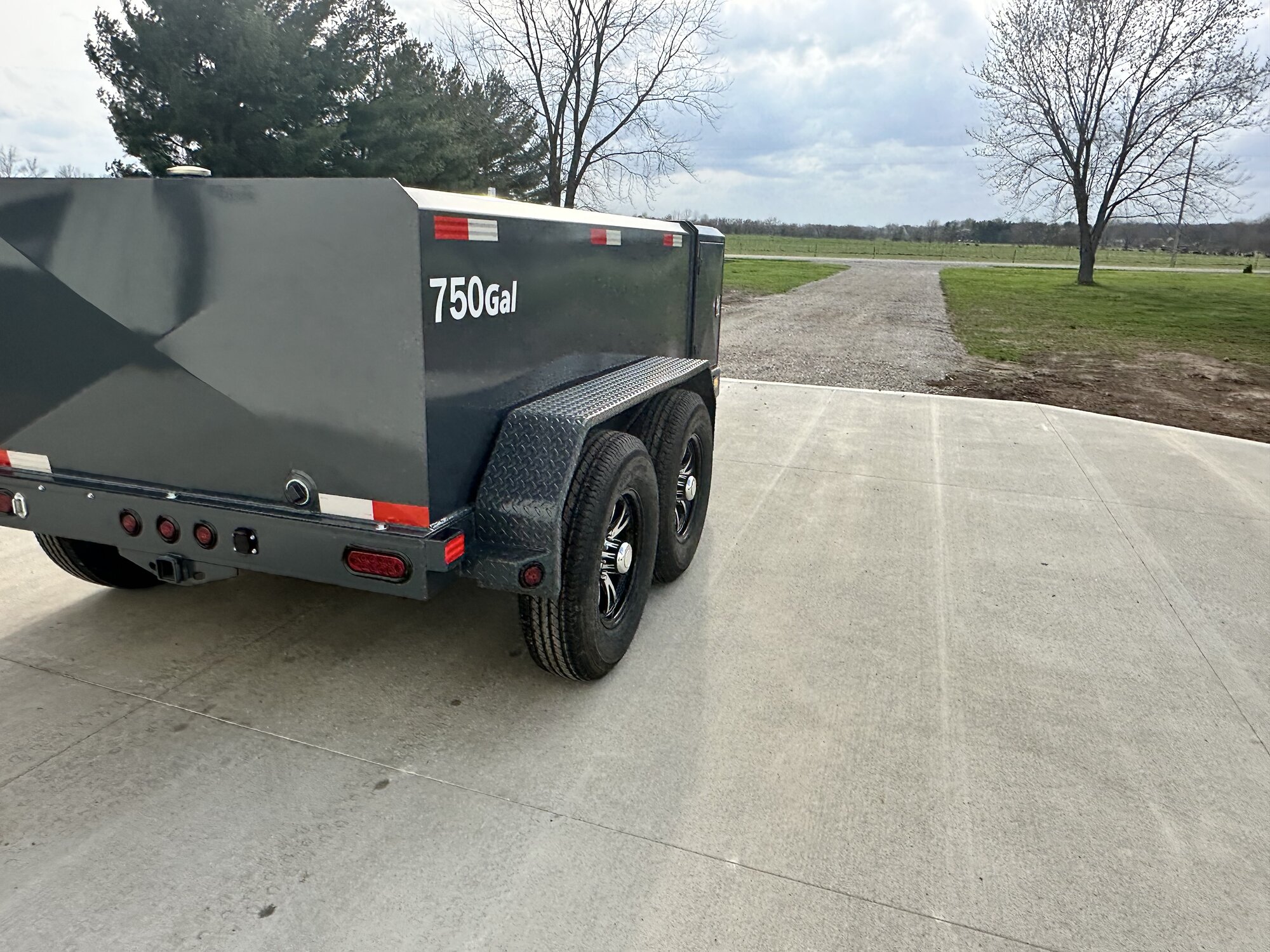 dnj 750gal fuel trailer tandem alloy wheels closeup