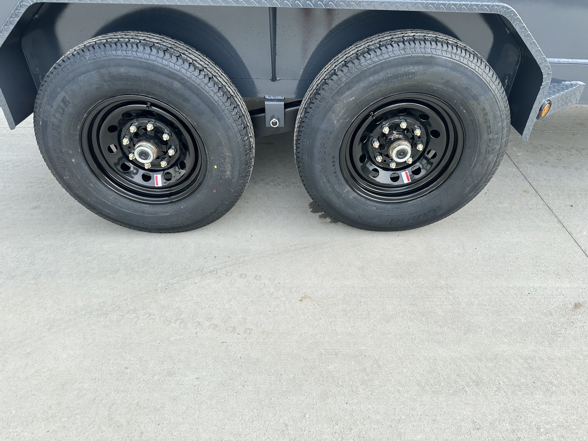 dnj 950gal fuel trailer front quarter driver side