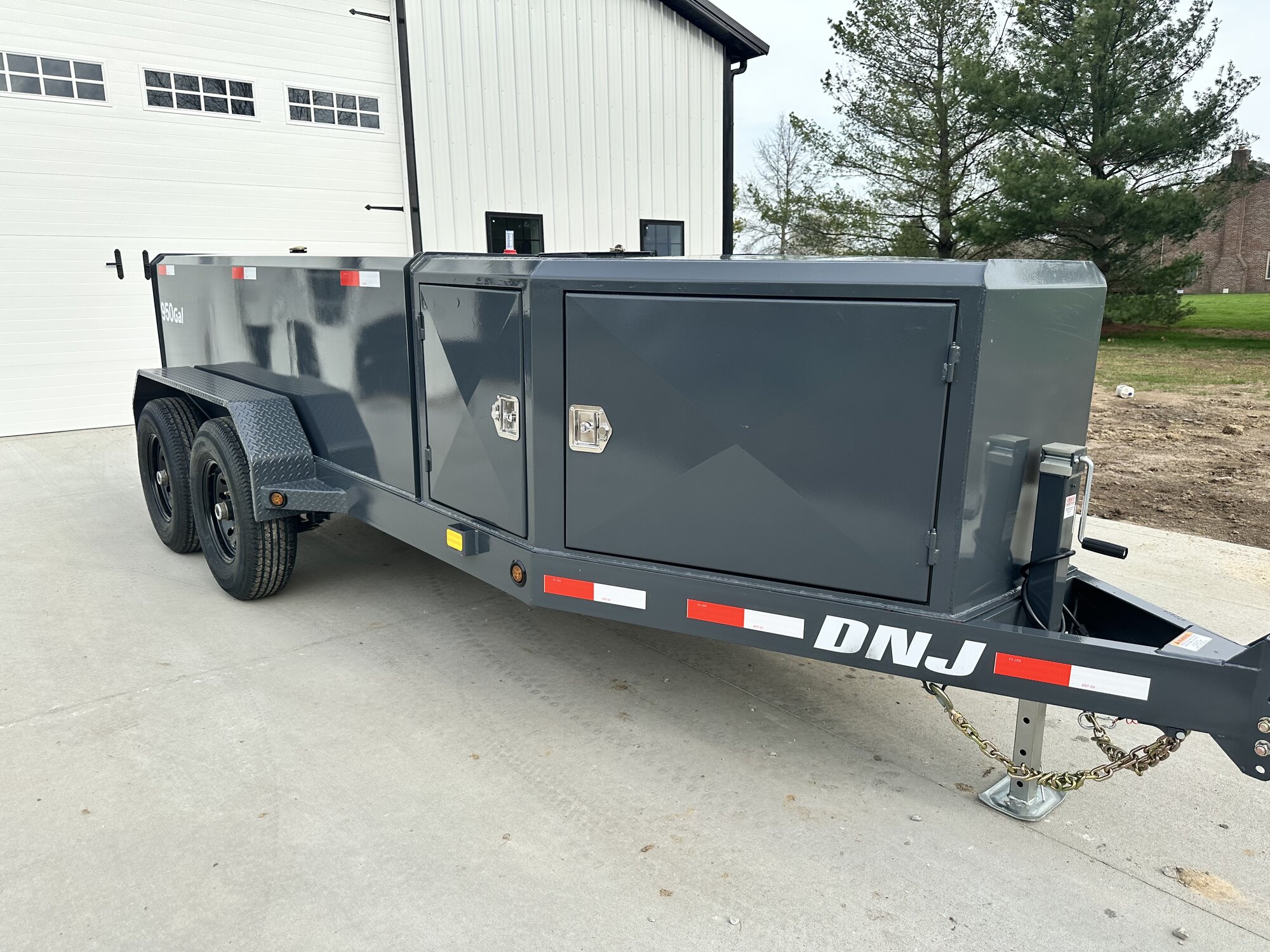 dnj 950gal fuel trailer front three quarter