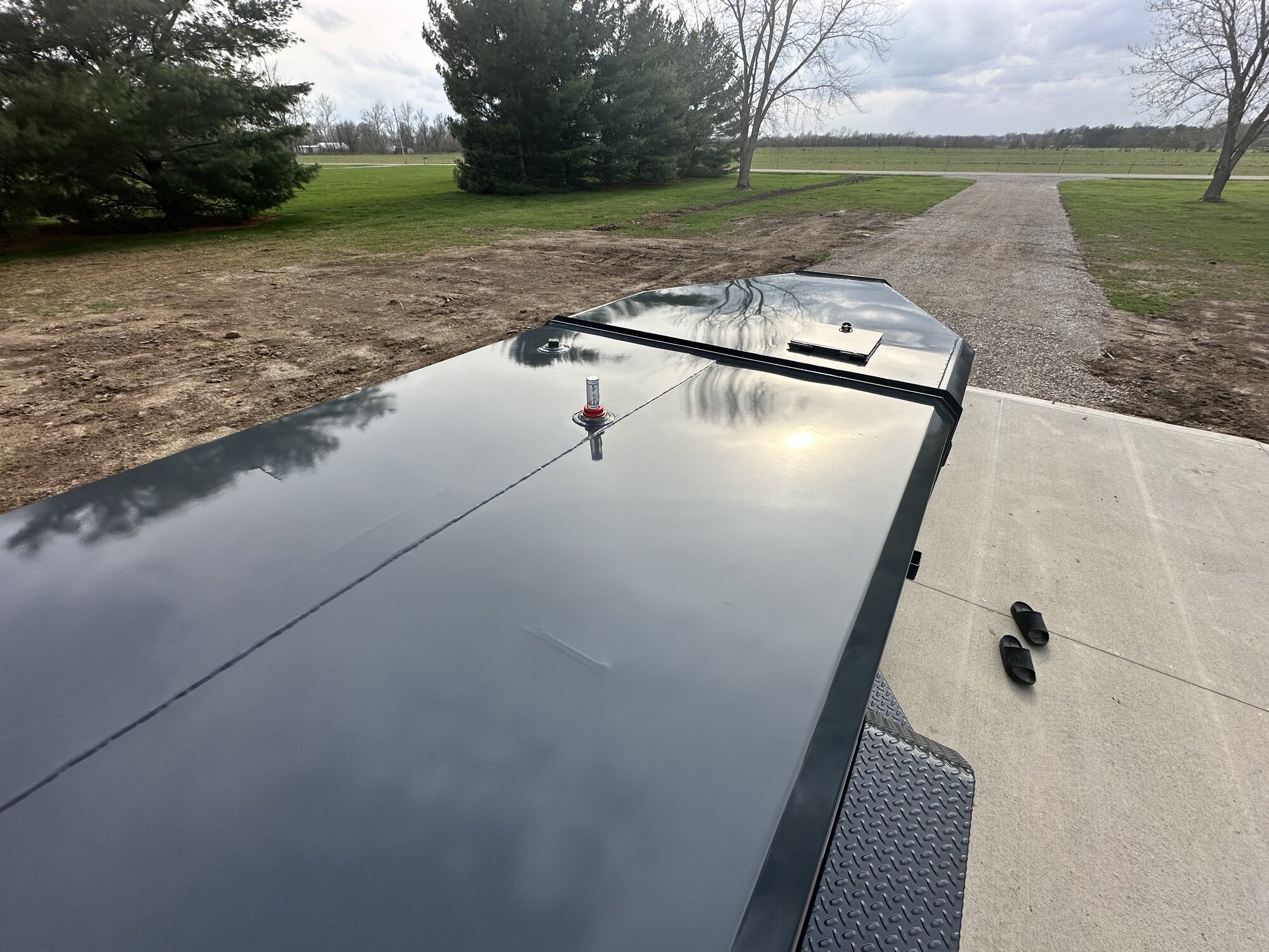 DNJ 950-gallon fuel trailer passenger side profile