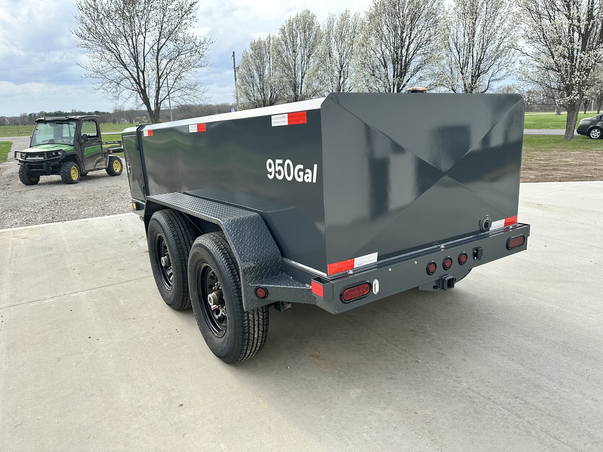 dnj 950gal fuel trailer rear rural setting