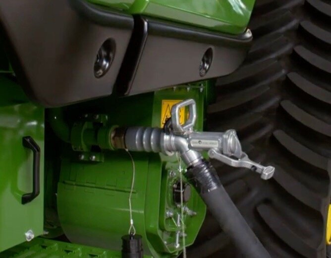 John Deere Fast Fuel nozzle connection