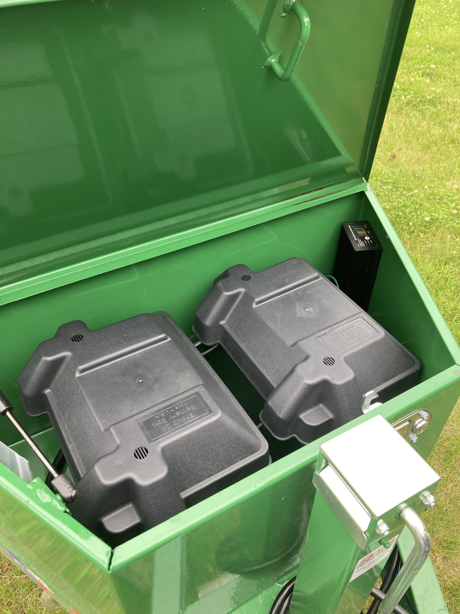 fuel trailer green battery box detail